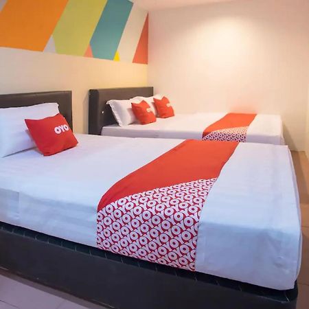 Oyo 90281 Hotel Taj Seksyen 13 Shah Alam Exterior photo
